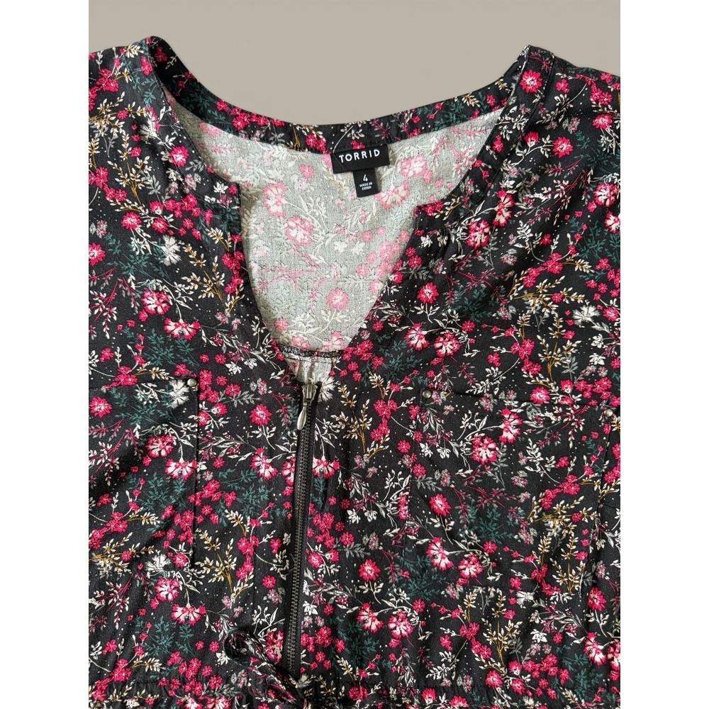 Torrid Floral Half-Zip Babydoll Tunic Top Size 4 Black Pink Roll-Tab High-Low - Picture 3 of 4